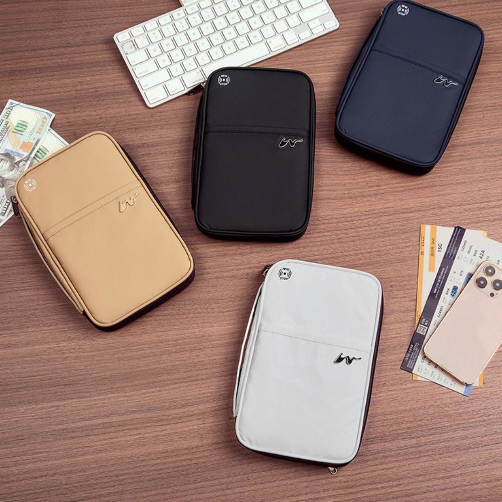 Przenośne poliestrowe etui na  – Passport Wallet Rfid recenzja i cena